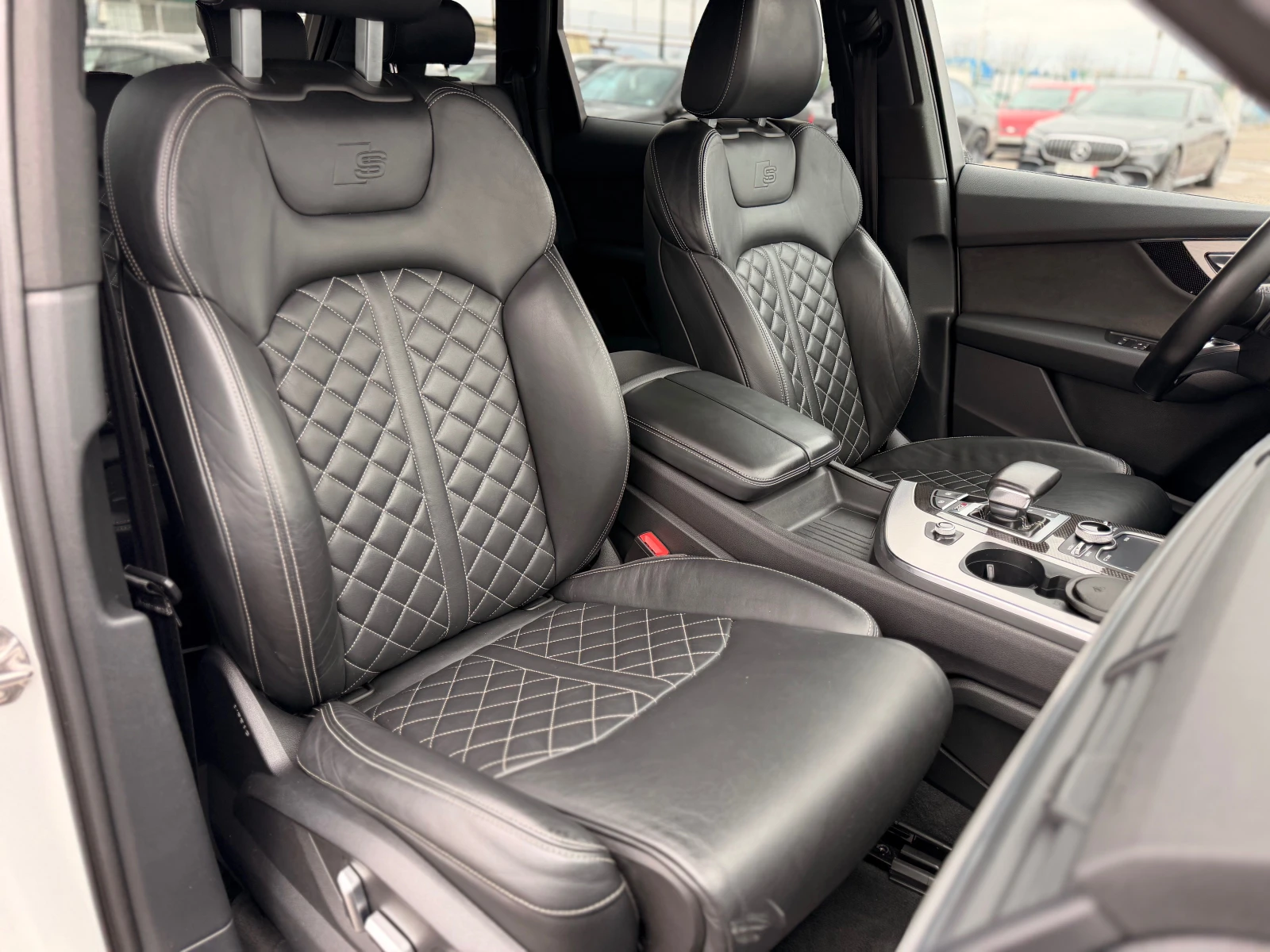 Audi SQ7  4.0TDI= V8T= QUATTRO= CARBON PACK= RNG DESIGNE= , снимка 12 - Автомобили и джипове - 54708635