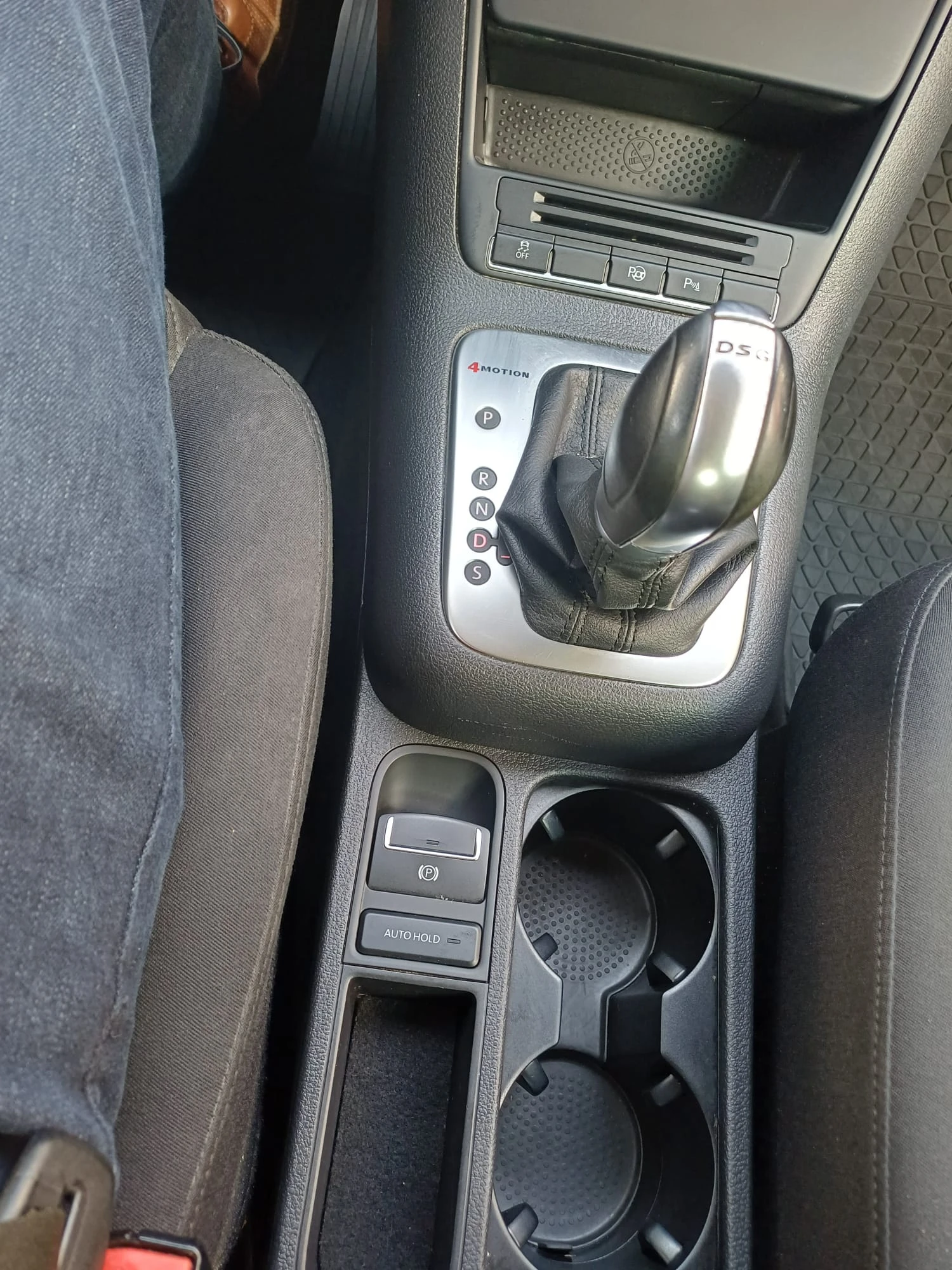 VW Tiguan Sport 2.0 TDI 4MOTION DSG7, снимка 4 - Автомобили и джипове - 56074767