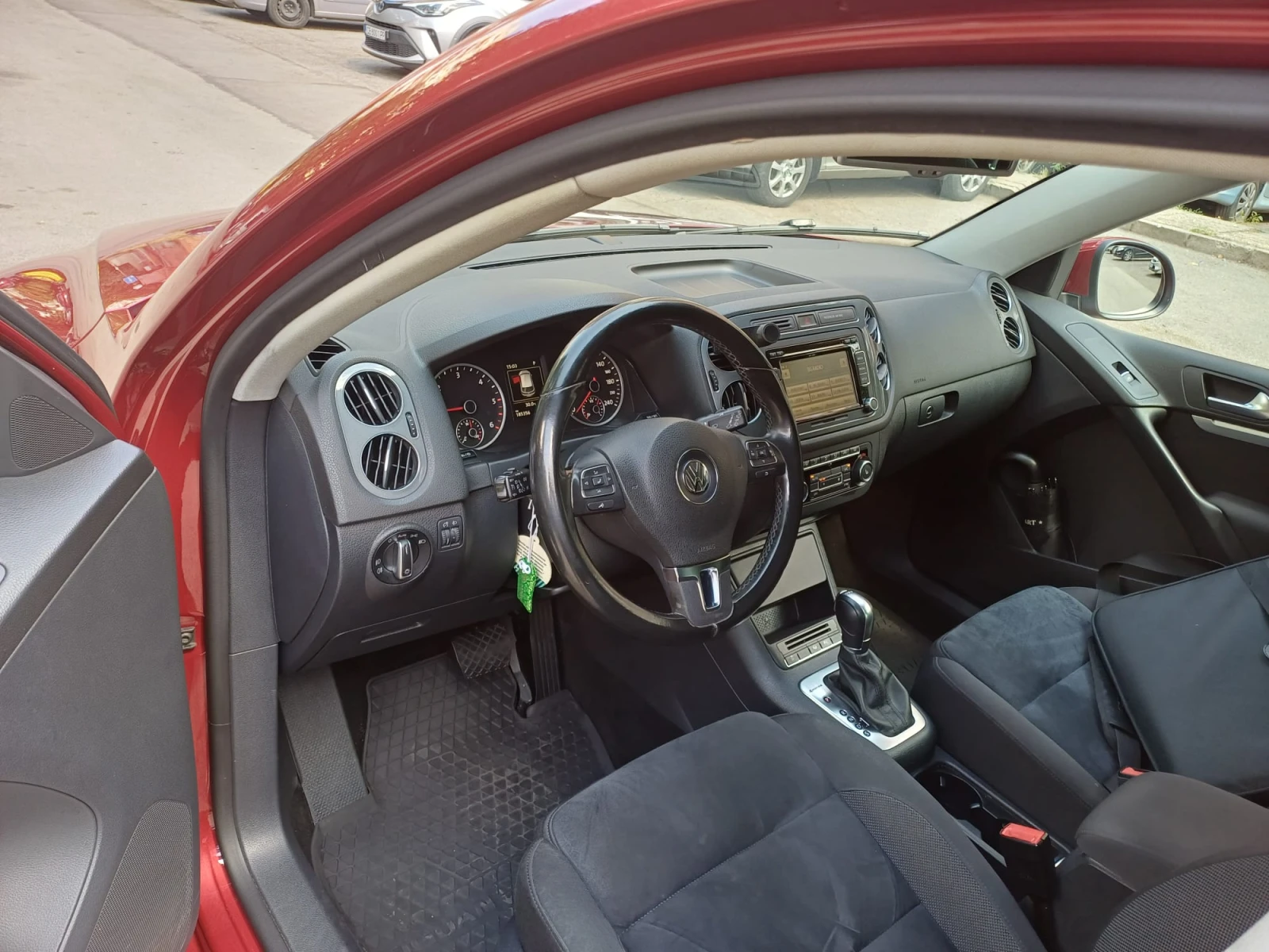 VW Tiguan Sport 2.0 TDI 4MOTION DSG7, снимка 3 - Автомобили и джипове - 56074767