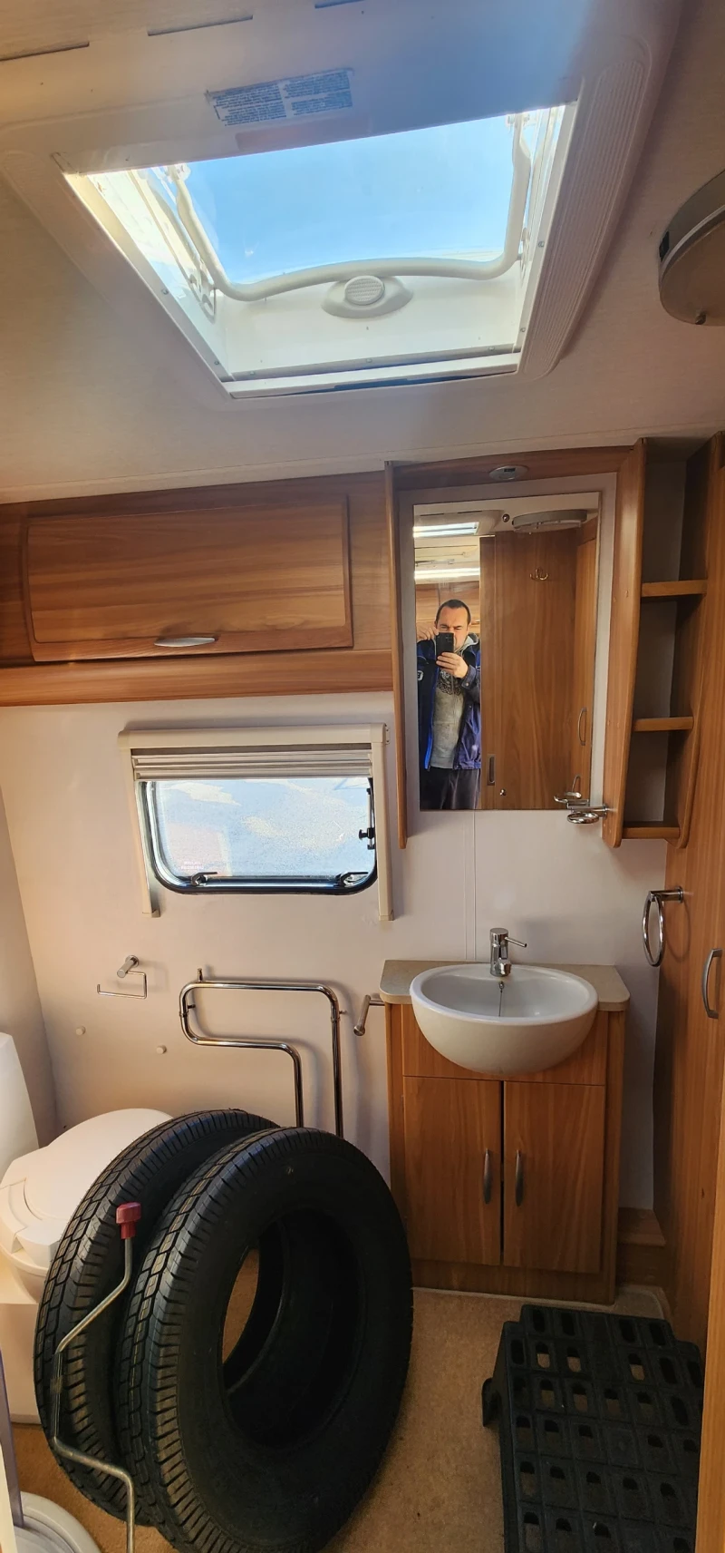 Каравана Други Lunar Clubman , снимка 8 - Каравани и кемпери - 52690353