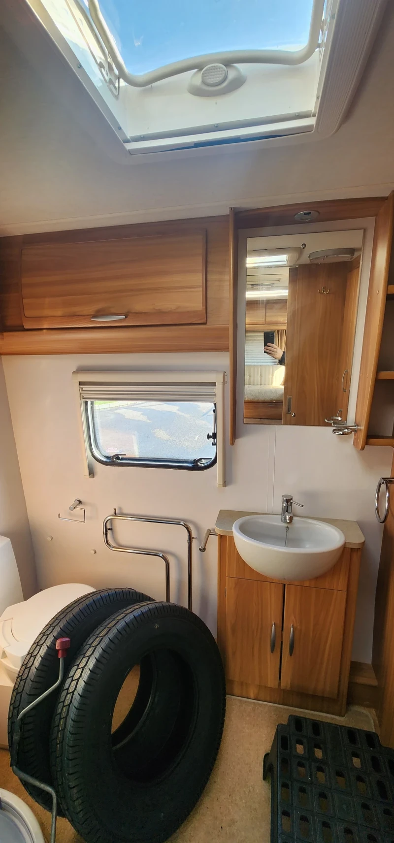 Каравана Други Lunar Clubman , снимка 9 - Каравани и кемпери - 52690353