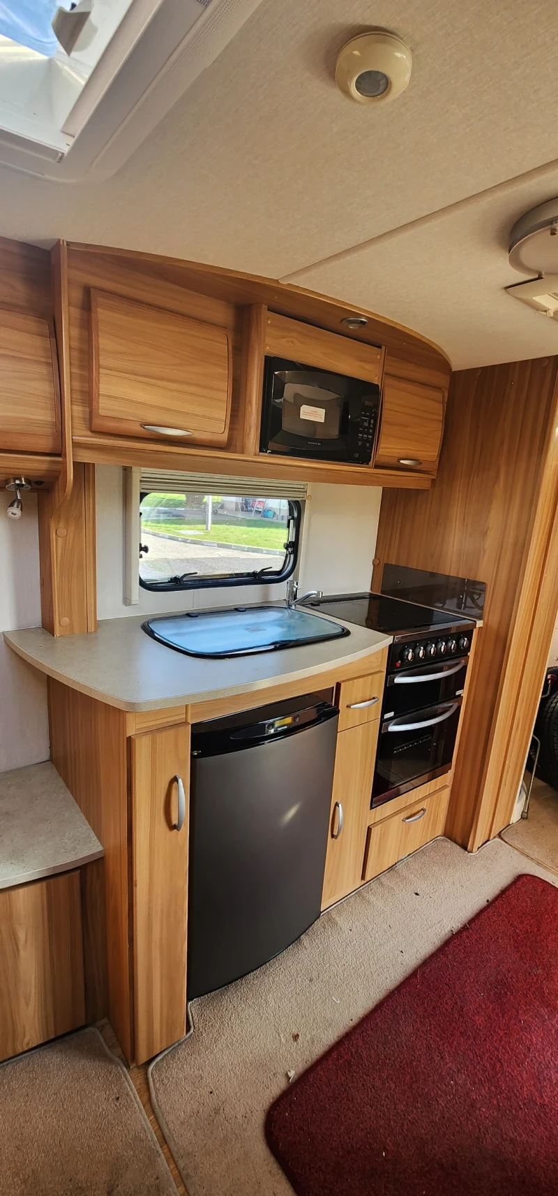 Каравана Други Lunar Clubman , снимка 5 - Каравани и кемпери - 52690353