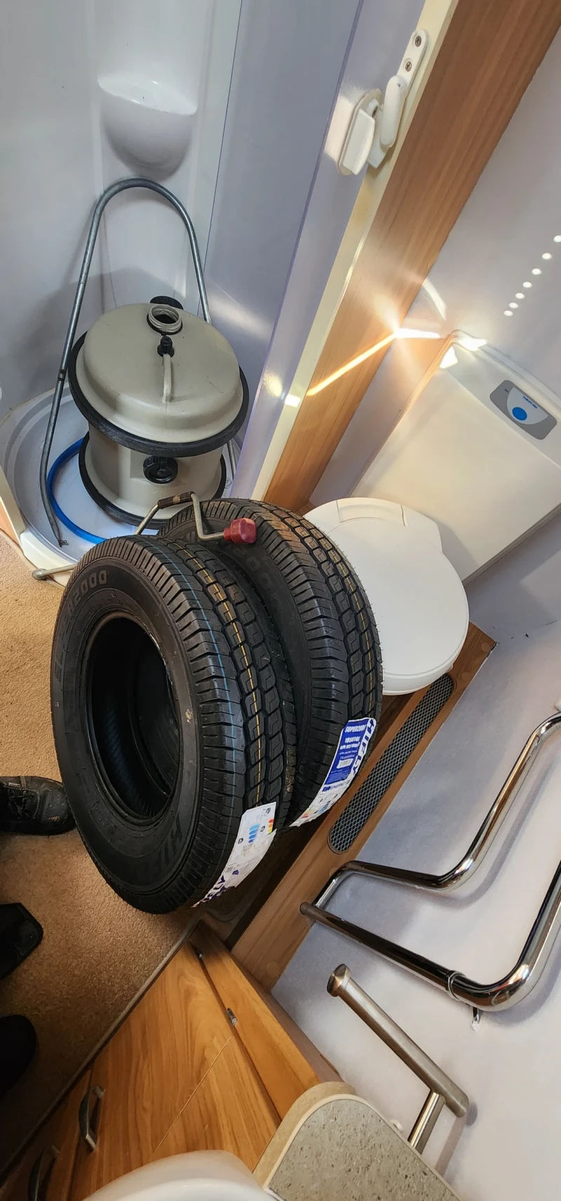 Каравана Други Lunar Clubman , снимка 11 - Каравани и кемпери - 52690353