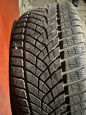 Гуми Зимни 235/40R18, снимка 9 - Гуми и джанти - 47992408