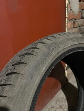 Гуми Зимни 235/40R18, снимка 6 - Гуми и джанти - 47992408