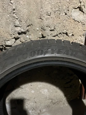 Гуми Зимни 235/40R18, снимка 3 - Гуми и джанти - 47992408