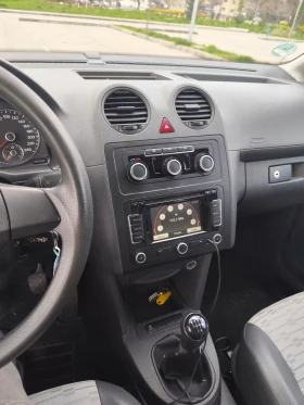 VW Caddy 1.6tdi navi товарен, снимка 11