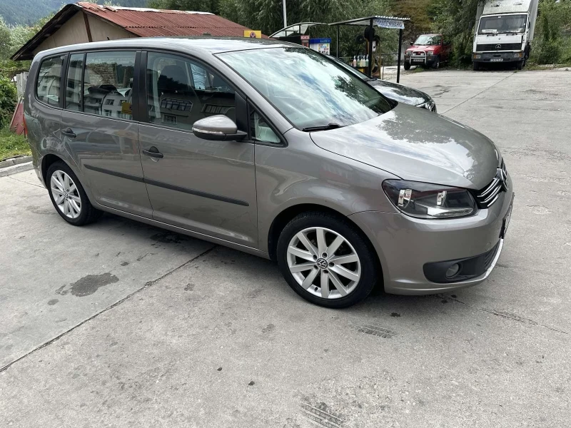 VW Touran, снимка 2 - Автомобили и джипове - 47376597