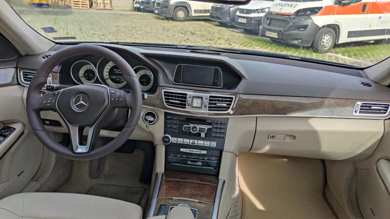 Mercedes-Benz E 220, снимка 6 - Автомобили и джипове - 47739307