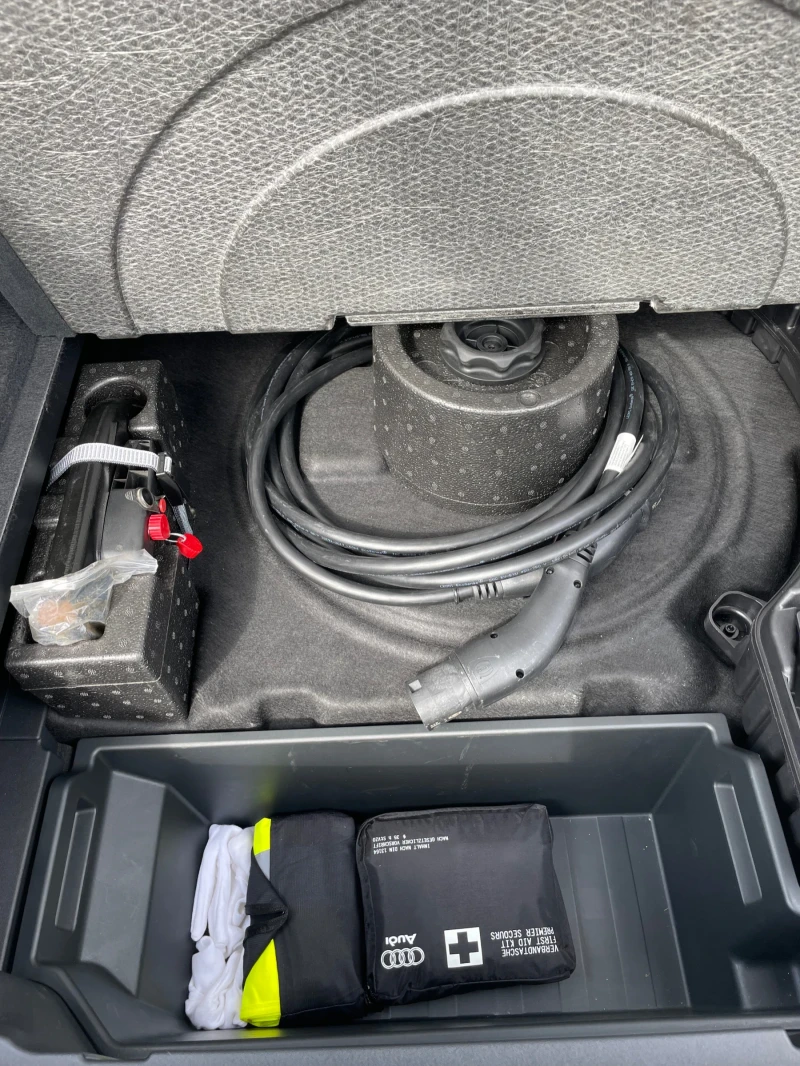 Audi E-Tron 50 Sportback S line , снимка 11 - Автомобили и джипове - 52583052
