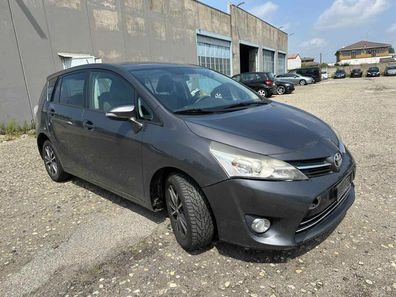 Toyota Verso, снимка 3 - Автомобили и джипове - 51726802