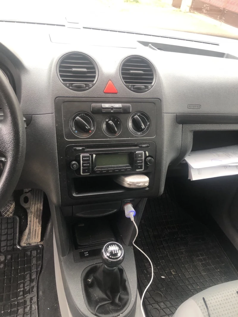 VW Caddy 1.9tdi, снимка 7 - Автомобили и джипове - 52680851