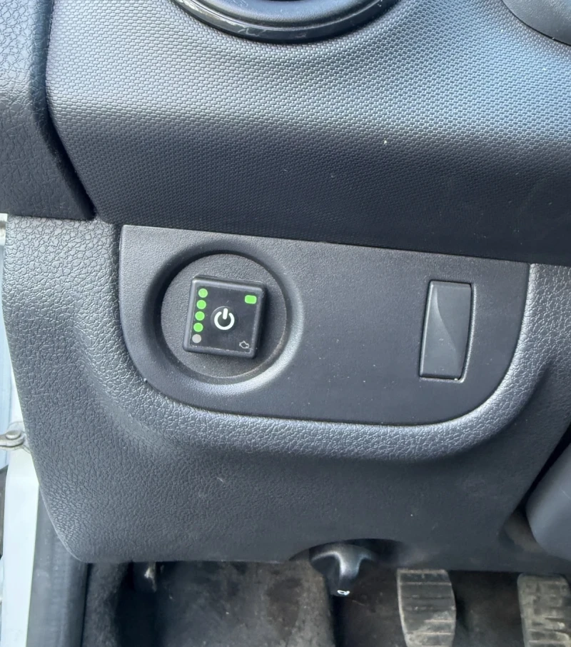 Dacia Logan 1.0 Газ, снимка 11 - Автомобили и джипове - 52798472