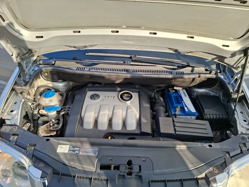 VW Touran, снимка 12 - Автомобили и джипове - 53189749