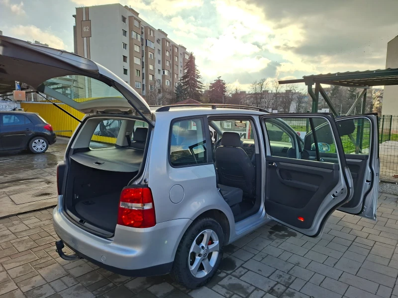 VW Touran, снимка 4 - Автомобили и джипове - 53189749