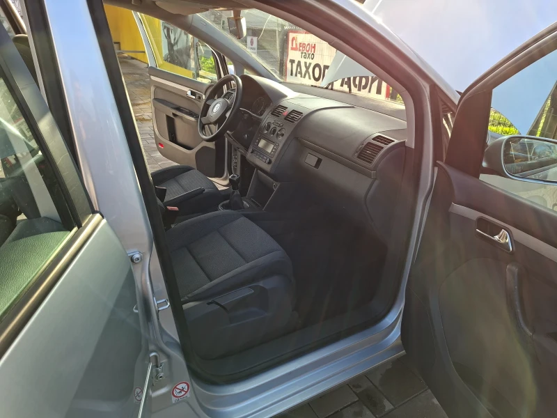 VW Touran, снимка 6 - Автомобили и джипове - 53189749