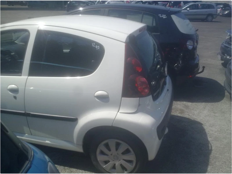 Peugeot 107 1.0i/1.4 HDi, снимка 10 - Автомобили и джипове - 11014589