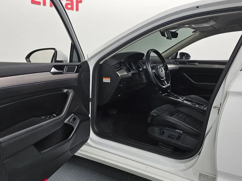 VW Passat 2.0 TDI, снимка 10 - Автомобили и джипове - 54299757