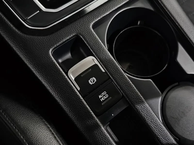 VW Passat 2.0 TDI, снимка 13 - Автомобили и джипове - 54299757