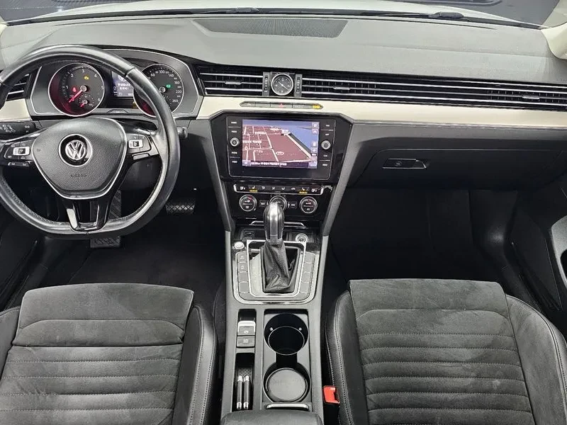 VW Passat 2.0 TDI, снимка 7 - Автомобили и джипове - 54299757