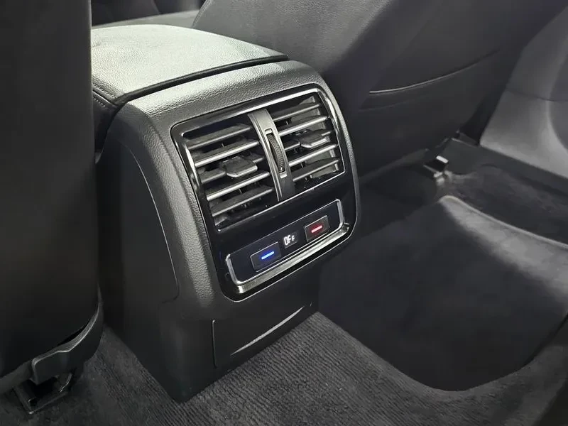 VW Passat 2.0 TDI, снимка 17 - Автомобили и джипове - 54299757