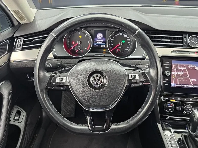 VW Passat 2.0 TDI, снимка 14 - Автомобили и джипове - 54299757