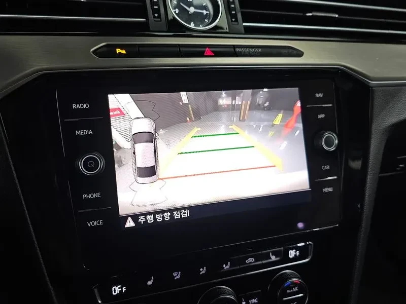 VW Passat 2.0 TDI, снимка 15 - Автомобили и джипове - 54299757