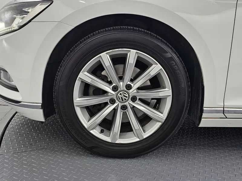 VW Passat 2.0 TDI, снимка 5 - Автомобили и джипове - 54299757