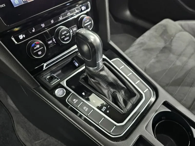 VW Passat 2.0 TDI, снимка 9 - Автомобили и джипове - 54299757