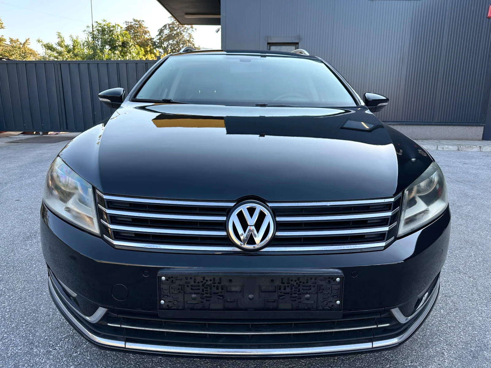 VW Passat 2.0 TDI 140к.с HIGHLINE / NAVI / CAMERA / KOJA - изображение 2