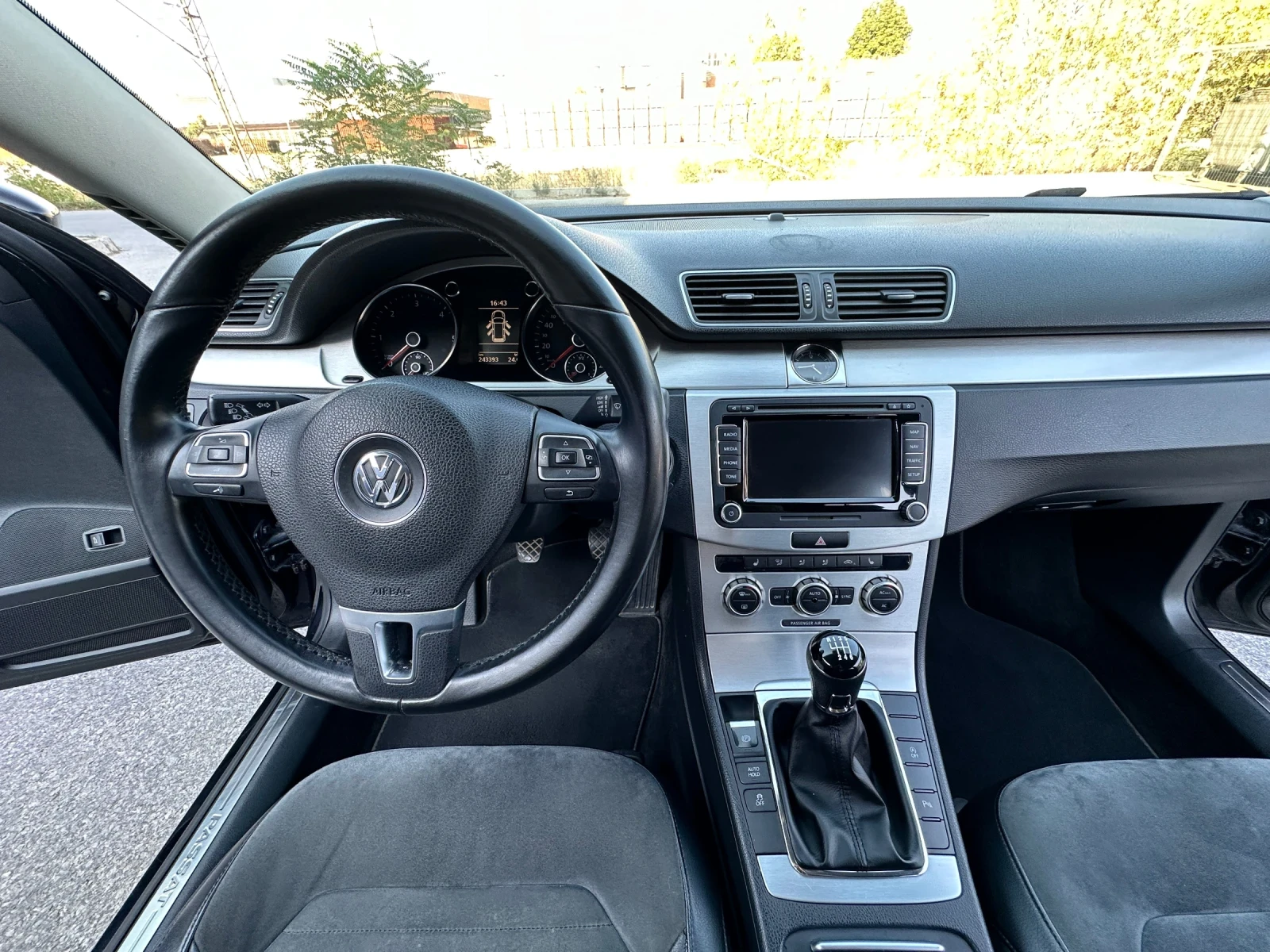 VW Passat 2.0 TDI 140к.с HIGHLINE / NAVI / CAMERA / KOJA - изображение 9