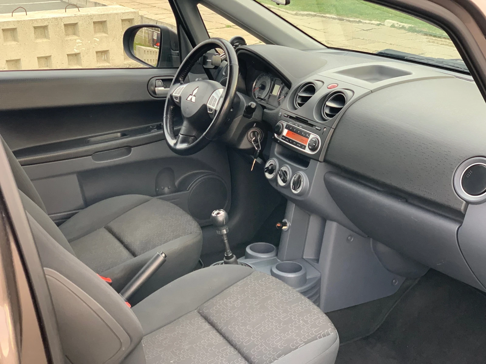 Mitsubishi Colt, снимка 12 - Автомобили и джипове - 53839384