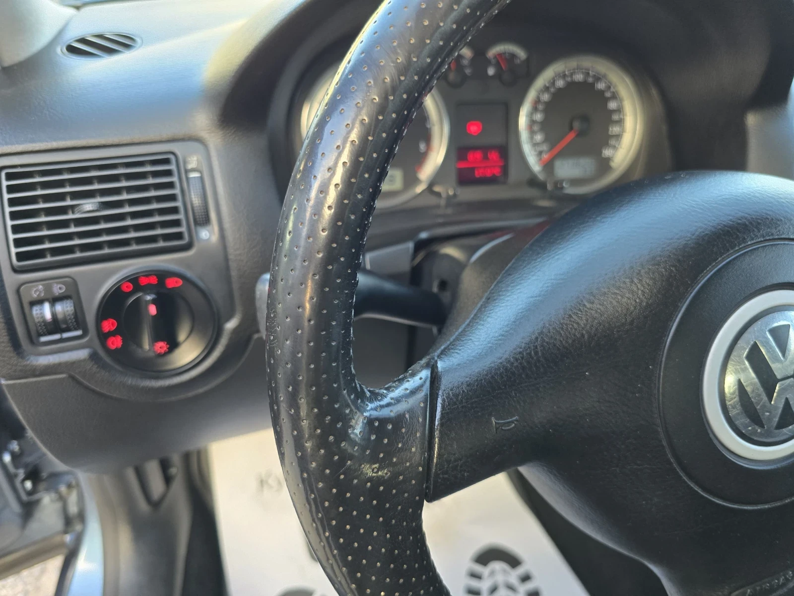 VW Golf 1.9TDI GT, снимка 16 - Автомобили и джипове - 54308590