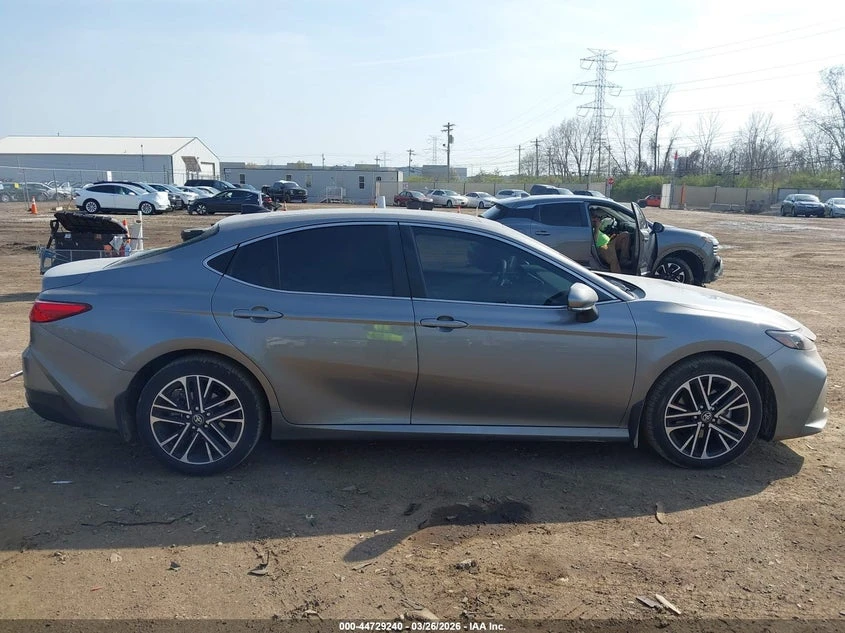 Toyota Camry 2.5l Xle, снимка 13 - Автомобили и джипове - 54318564