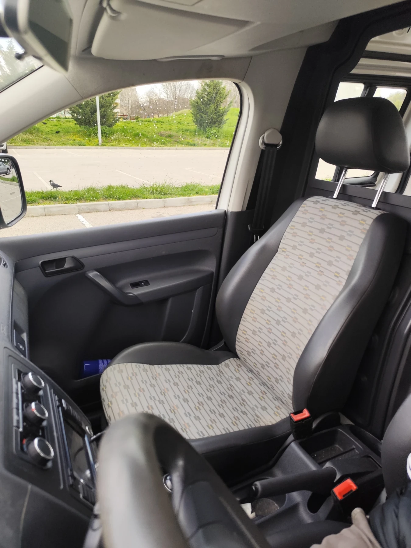 VW Caddy 1.6tdi navi товарен, снимка 13 - Автомобили и джипове - 54990010