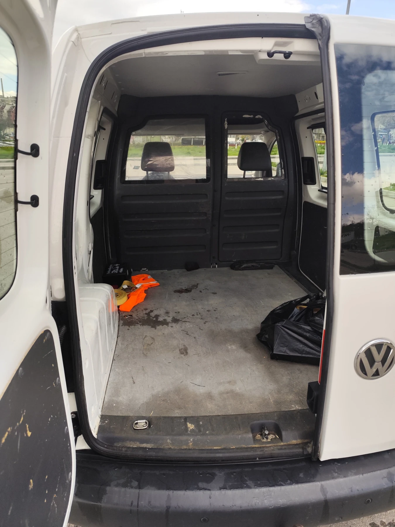 VW Caddy 1.6tdi navi товарен, снимка 7 - Автомобили и джипове - 54990010
