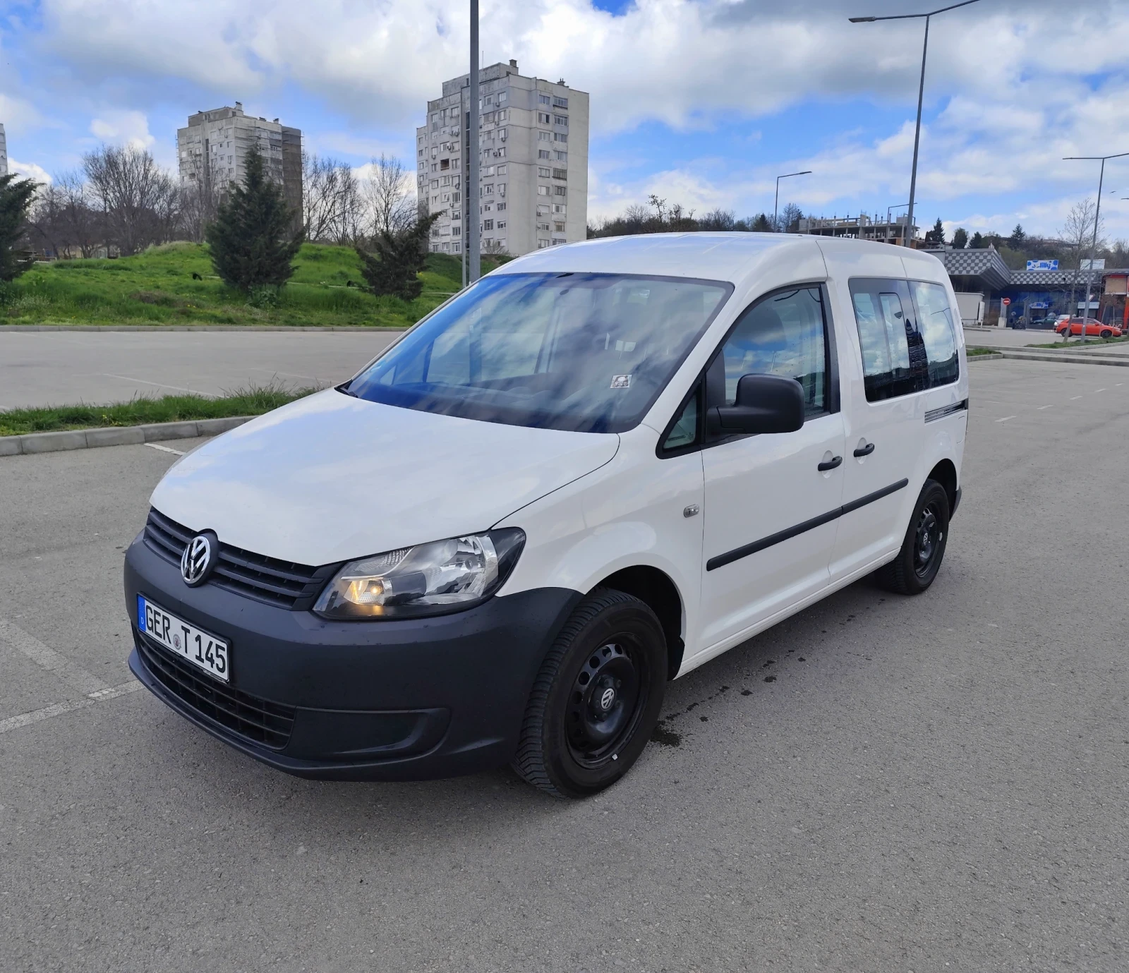 VW Caddy 1.6tdi navi товарен, снимка 2 - Автомобили и джипове - 54990010