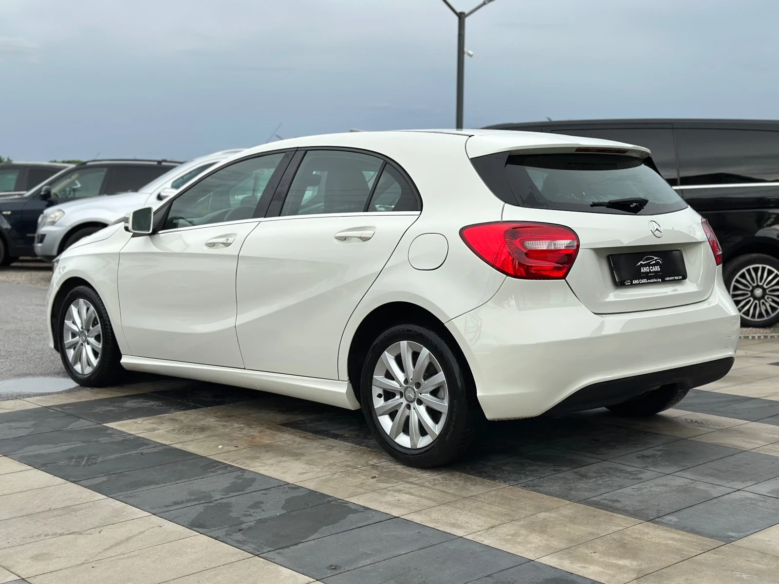 Mercedes-Benz A 180 * АВТОМАТИК* 2014г* , снимка 4 - Автомобили и джипове - 54753521