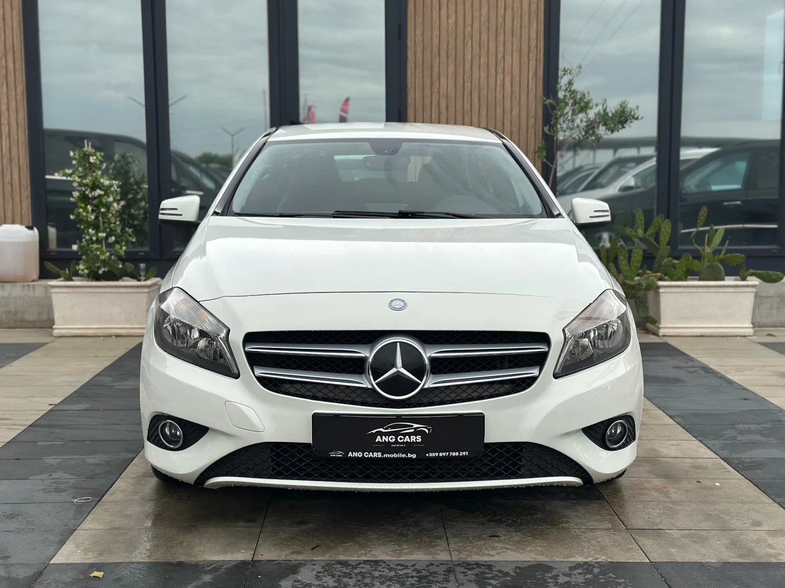 Mercedes-Benz A 180 * АВТОМАТИК* 2014г* , снимка 3 - Автомобили и джипове - 54753521
