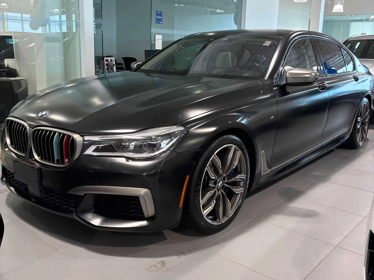 BMW 760 * M760Li xDrive * CARFAX * ЦЕНА ДО БГ, снимка 2 - Автомобили и джипове - 54901625