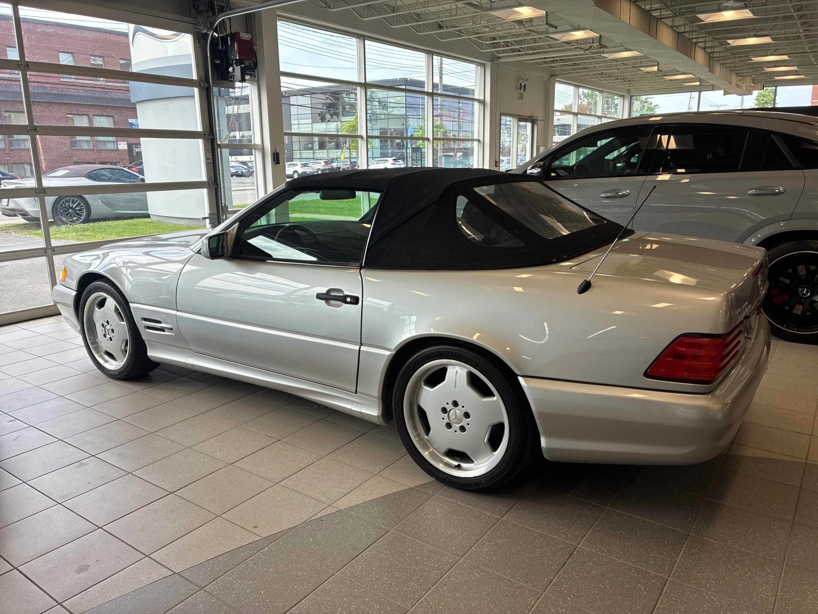 Mercedes-Benz SL 500 * * CARFAX * * АВТО КРЕДИТ * * , снимка 5 - Автомобили и джипове - 54903115