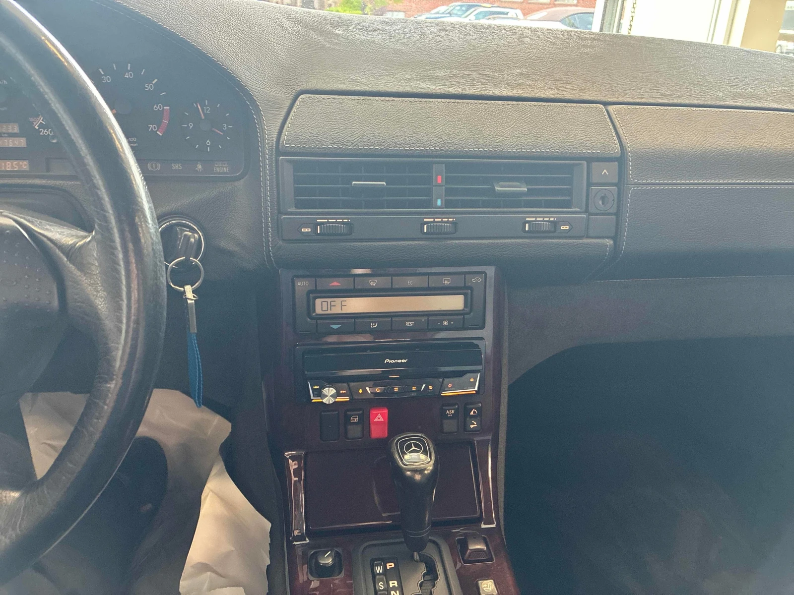 Mercedes-Benz SL 500 * * CARFAX * * АВТО КРЕДИТ * * , снимка 9 - Автомобили и джипове - 54903115