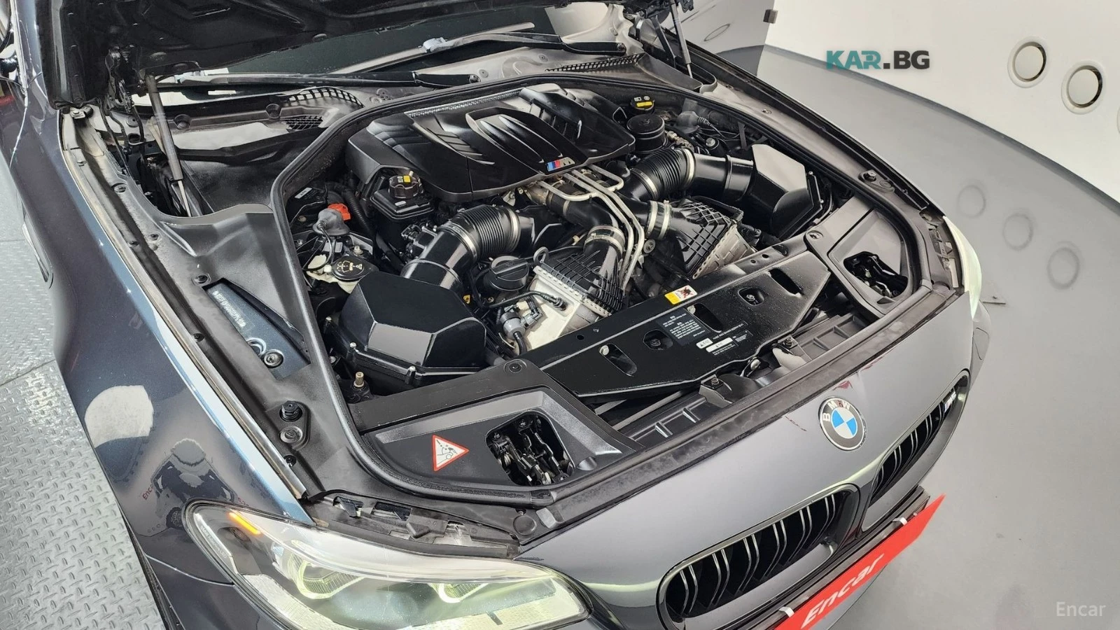 BMW M5 ЧЕРВЕНА КОЖА* 360* HUD* ОБДУХВ* ПАНО* ПОДГЕВ, снимка 6 - Автомобили и джипове - 54905787