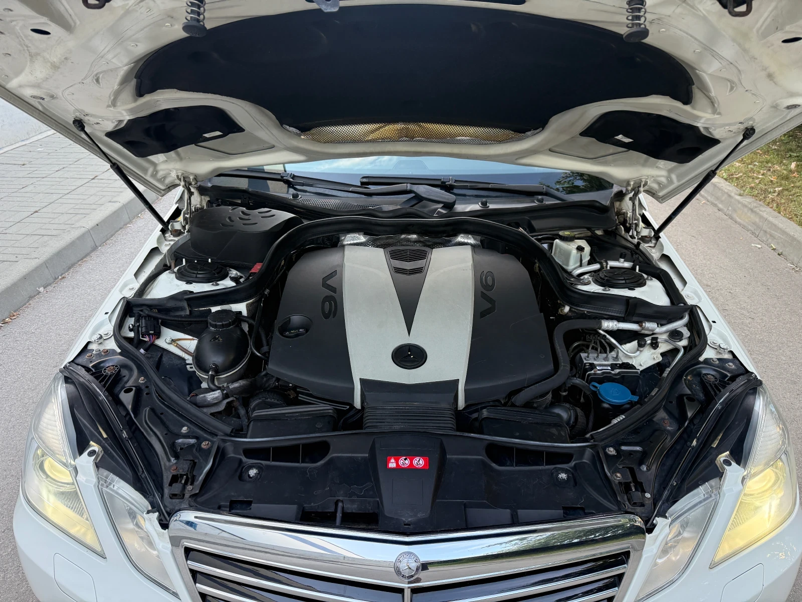 Mercedes-Benz E 350 CDI Avantgrade , снимка 11 - Автомобили и джипове - 55038844