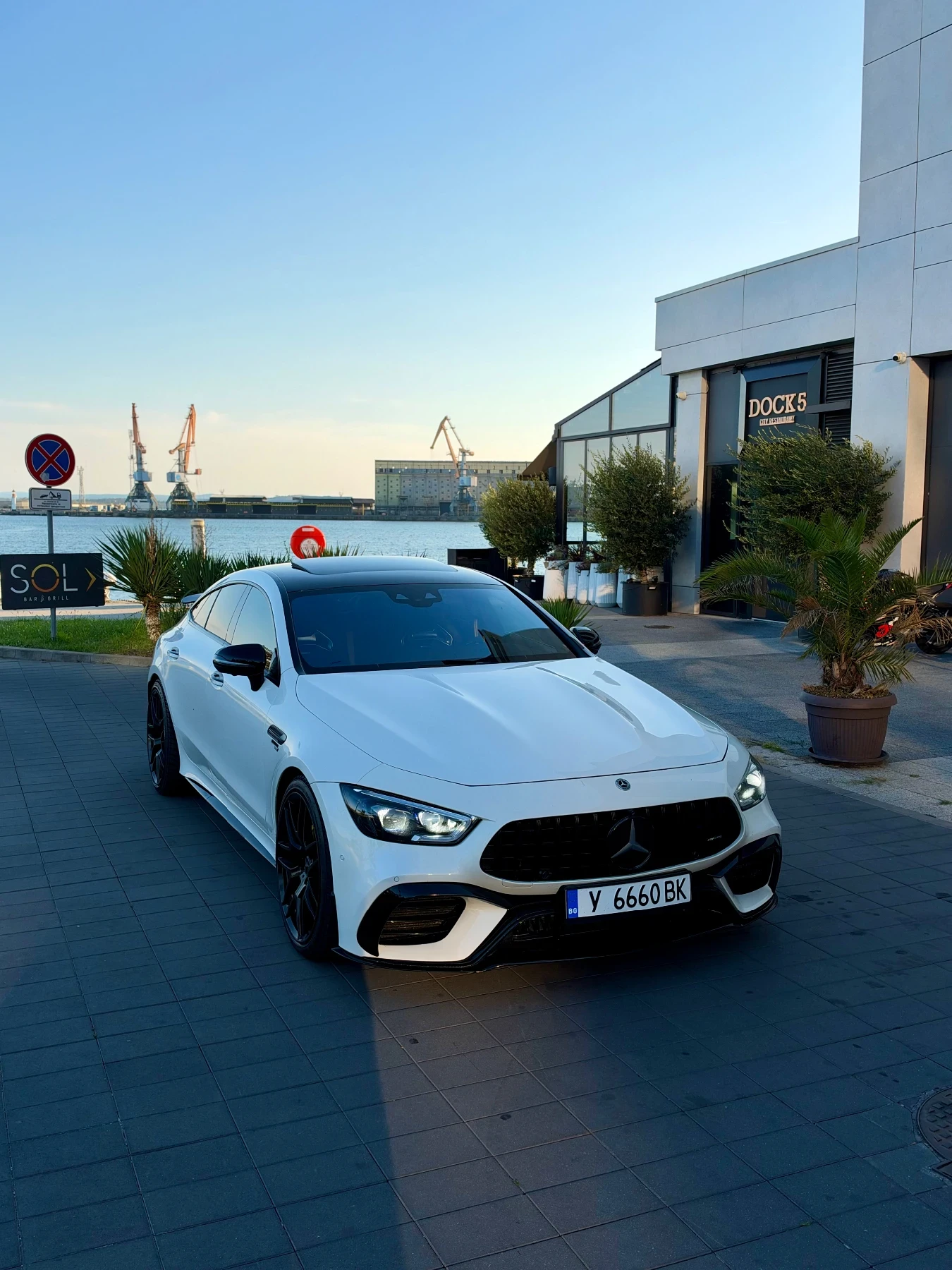 Mercedes-Benz AMG GT 4.3 AMG* 6.3 Optic* Burmester* Headup* Soft* Pano*, снимка 5 - Автомобили и джипове - 56248064