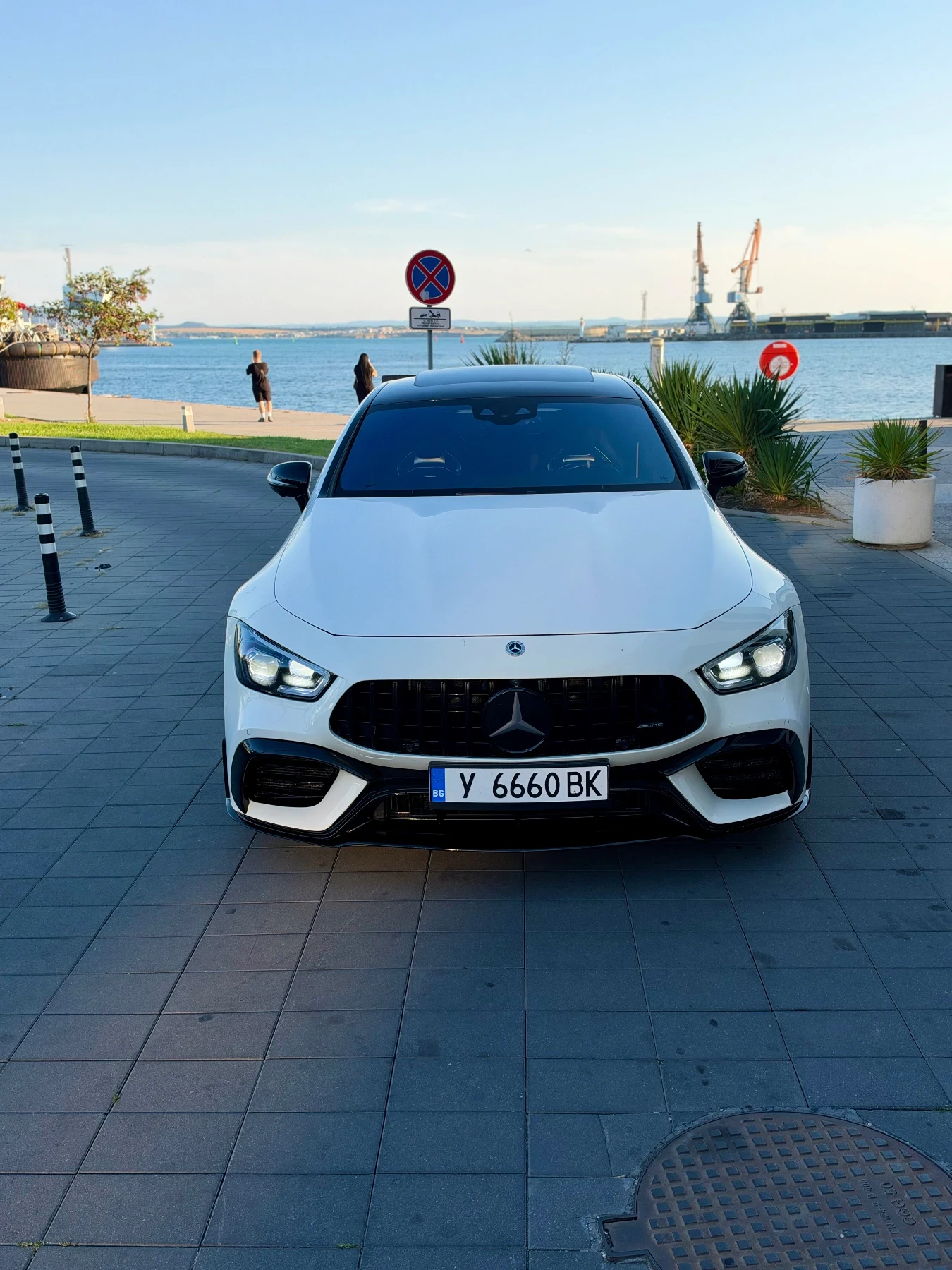 Mercedes-Benz AMG GT 4.3 AMG* 6.3 Optic* Burmester* Headup* Soft* Pano*, снимка 3 - Автомобили и джипове - 56248064
