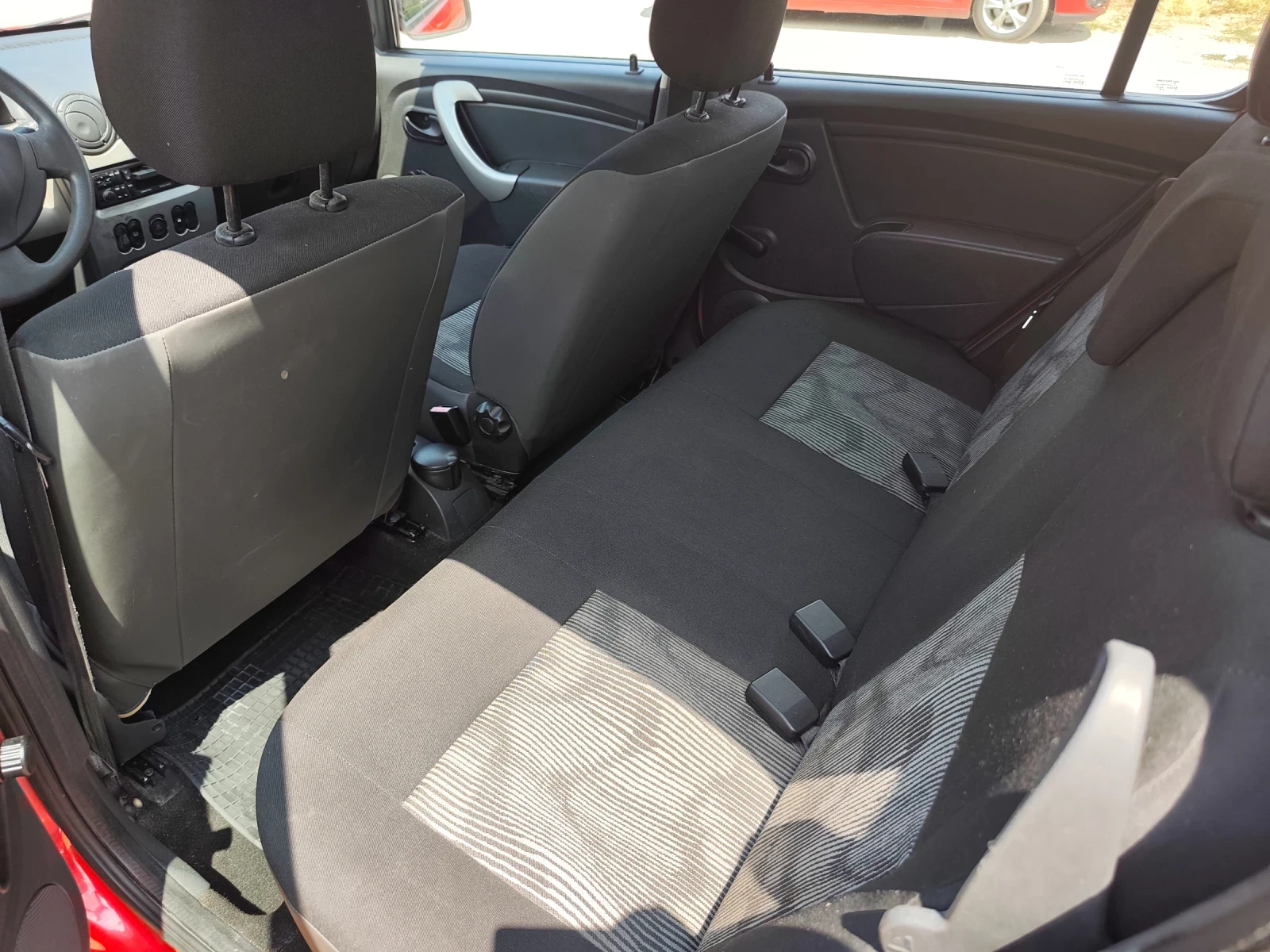 Dacia Sandero 1.2-16, снимка 6 - Автомобили и джипове - 55595200