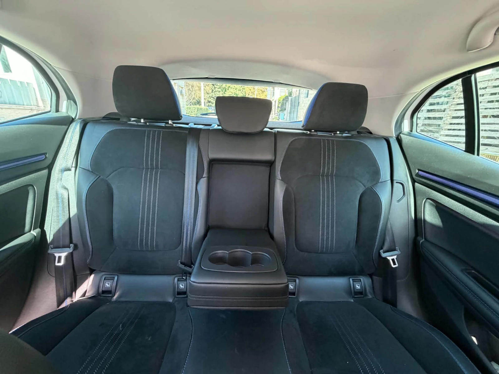 Renault Megane GT 1.6 EDC 205 4Control BOSE, снимка 8 - Автомобили и джипове - 56213043