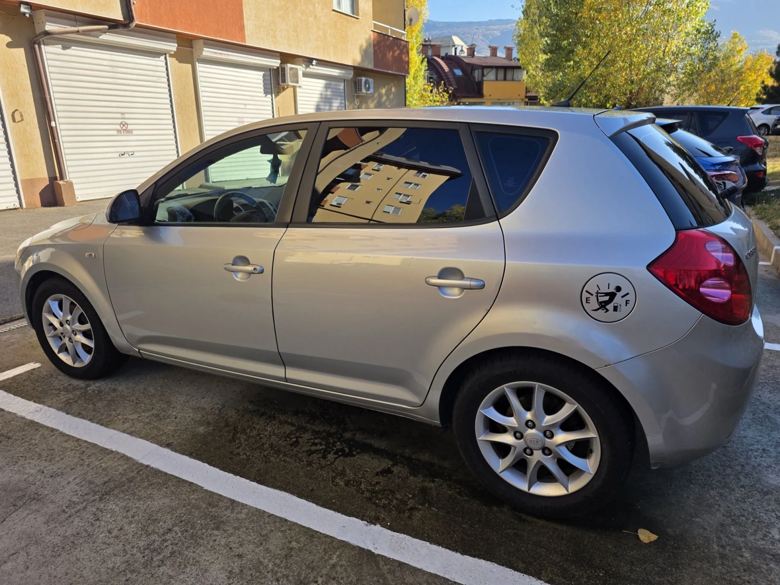 Kia Ceed 1.6 16V, снимка 2 - Автомобили и джипове - 56644736