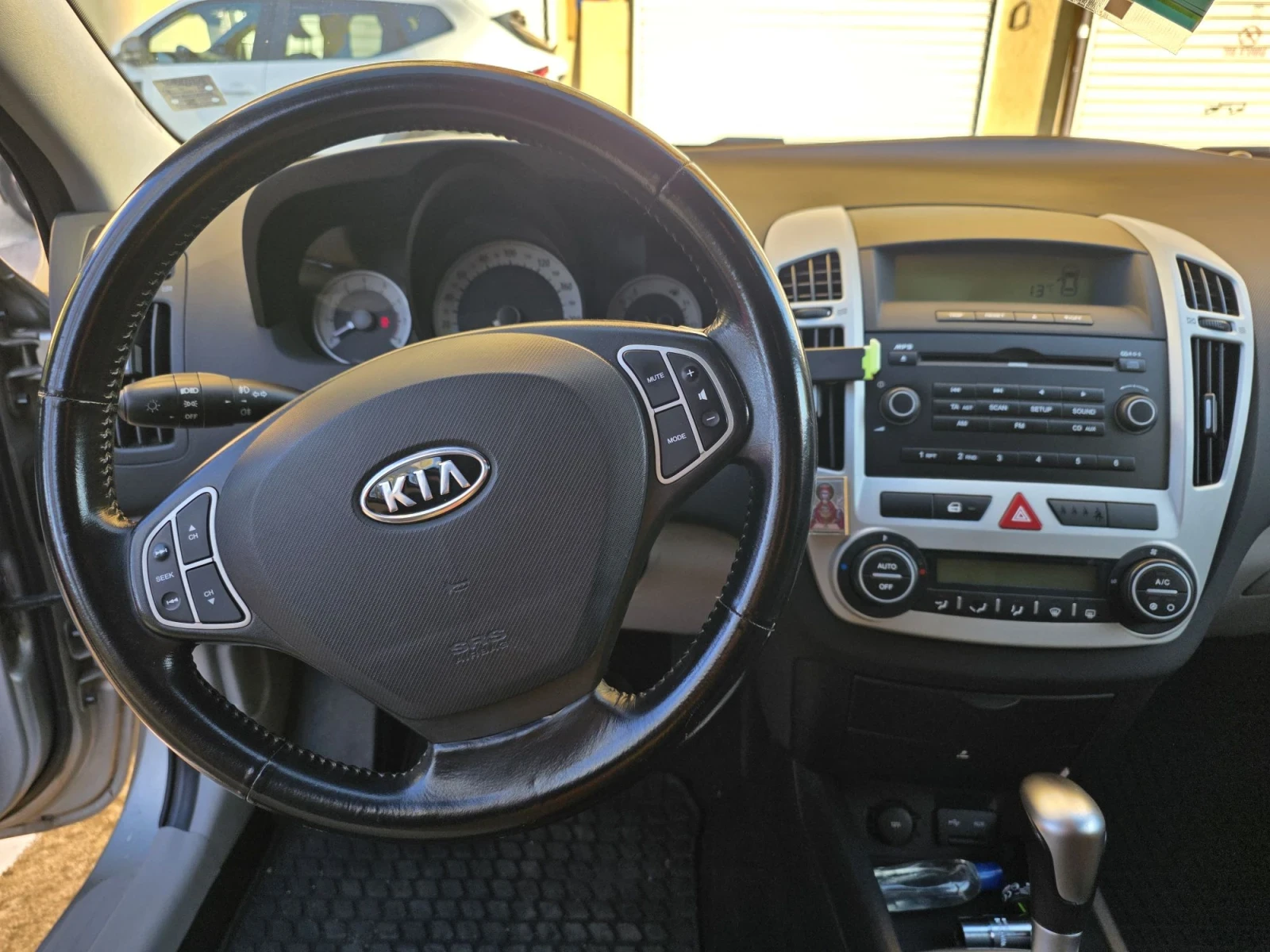 Kia Ceed 1.6 16V, снимка 8 - Автомобили и джипове - 56644736